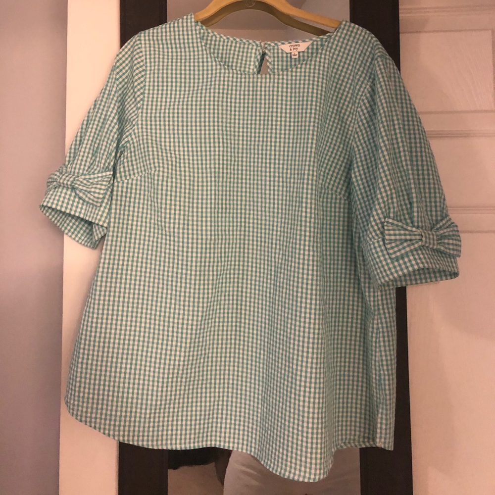 Crown and Ivy checkered blouse 👒